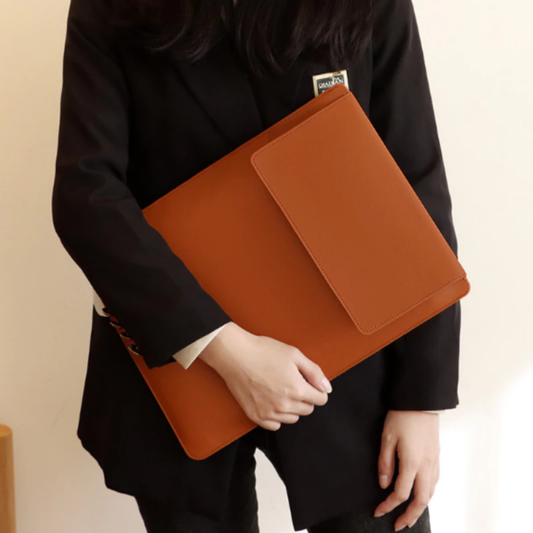 Capa Slim para Notebook em Couro Tecnológico com Suporte Dobrável