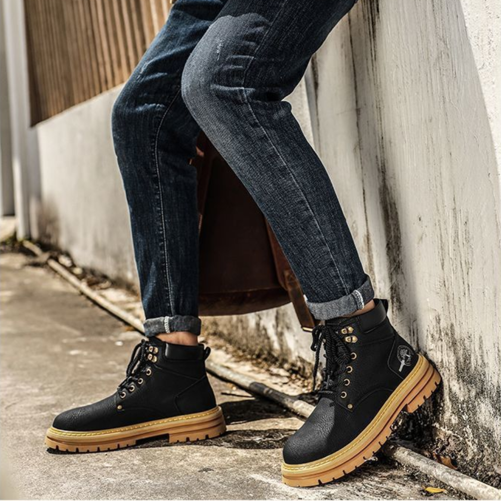 Bota Militar de Couro Preto
