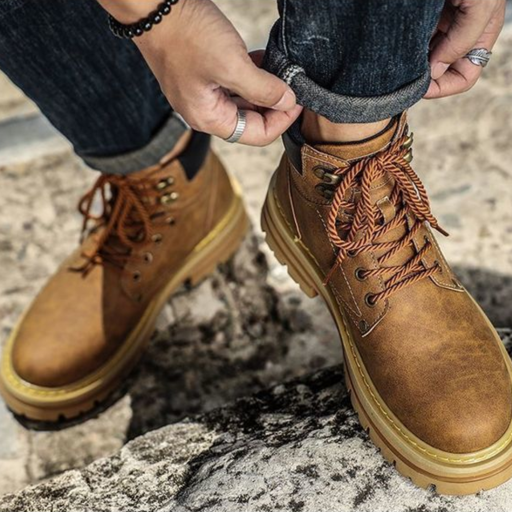 Bota Militar de Couro Marrom