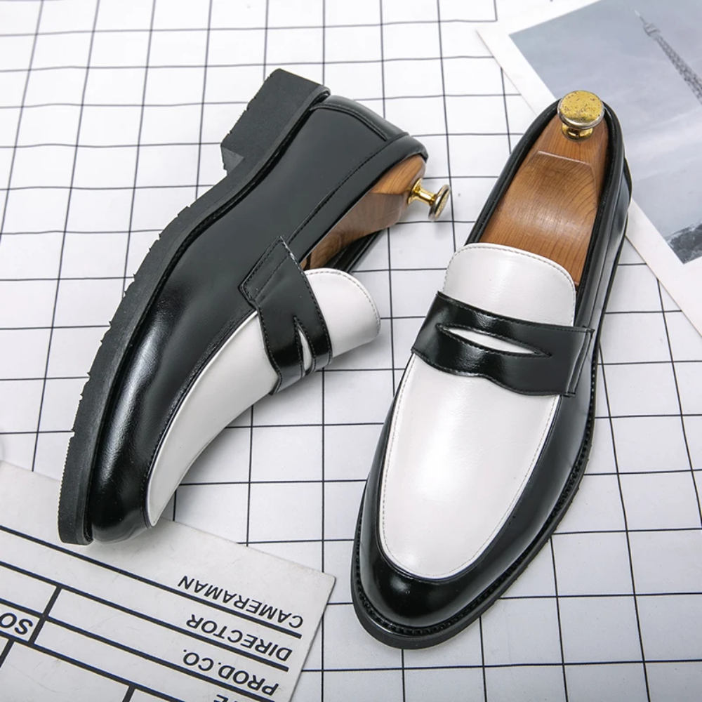 Mocassim Black and White