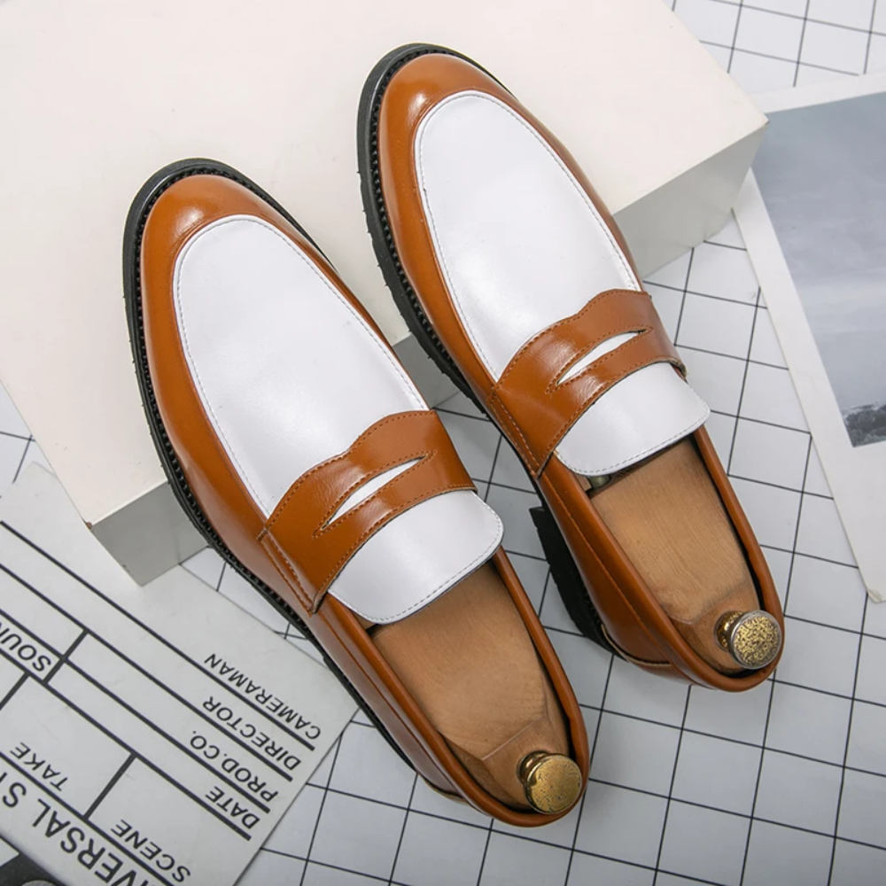 Mocassim Brown and White