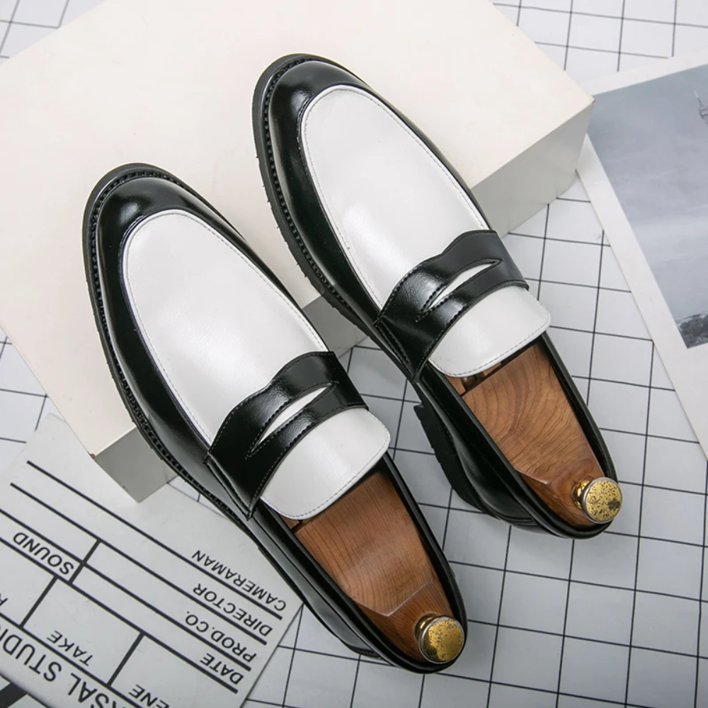 Mocassim Black and White