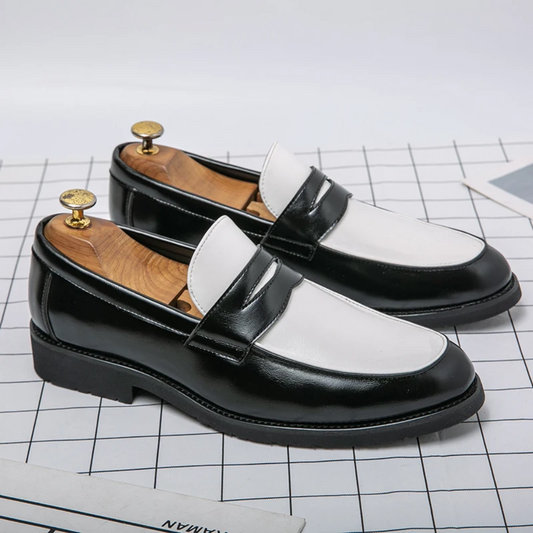 Mocassim Black and White