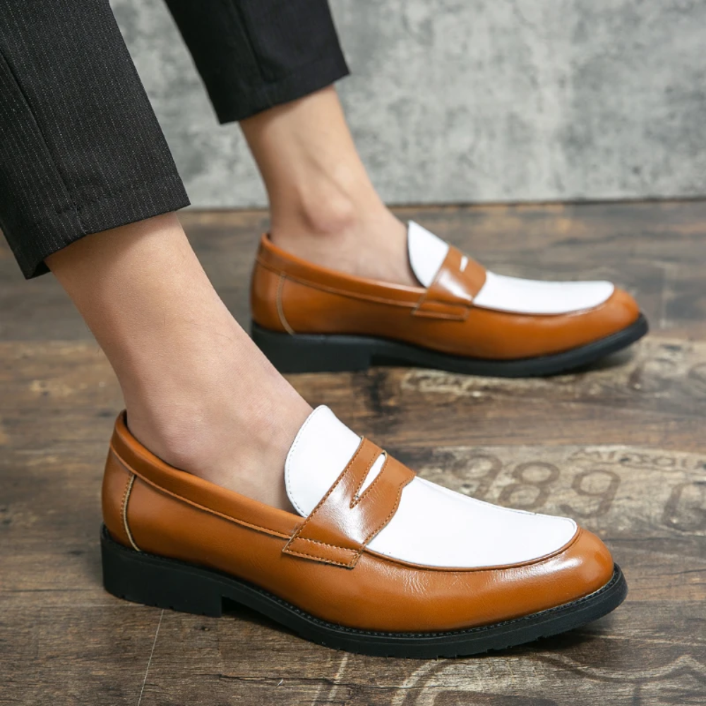 Mocassim Brown and White