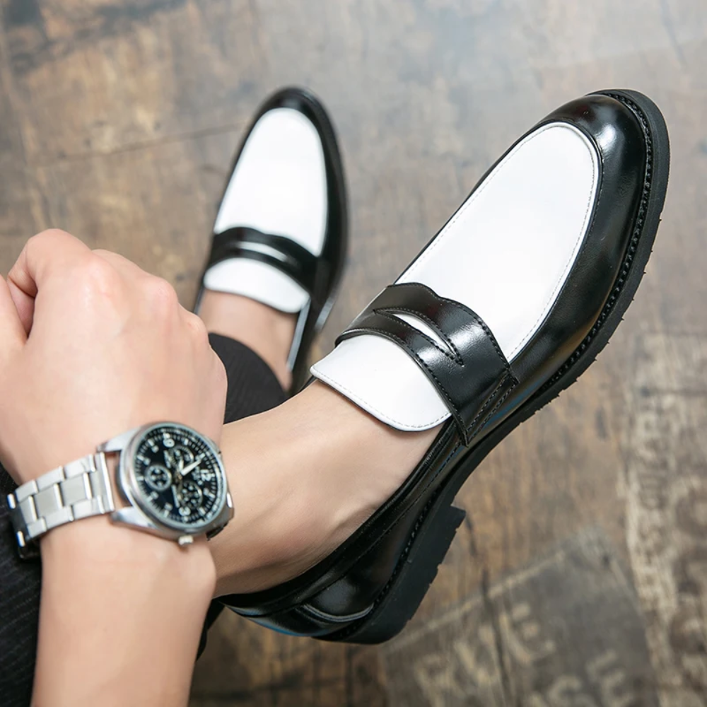 Mocassim Black and White