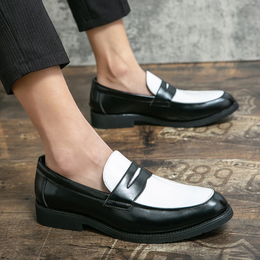 Mocassim Black and White