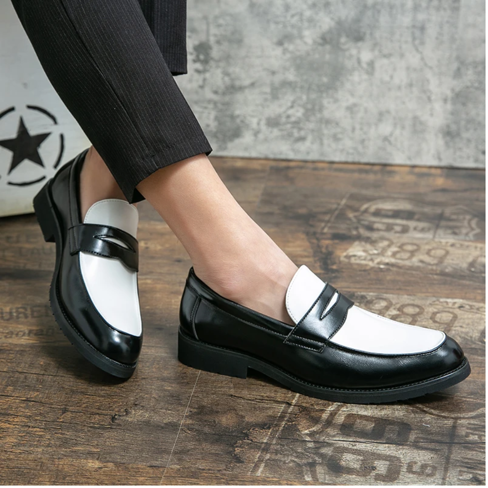 Mocassim Black and White