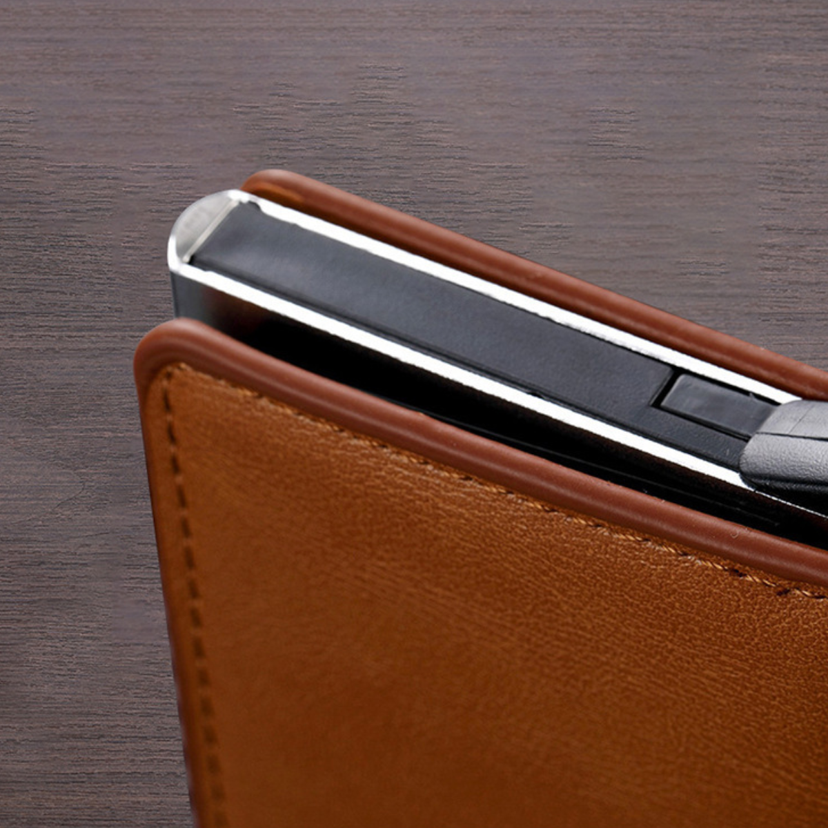 Carteira Masculina em Metal Carbon Slim com Proteção RFID