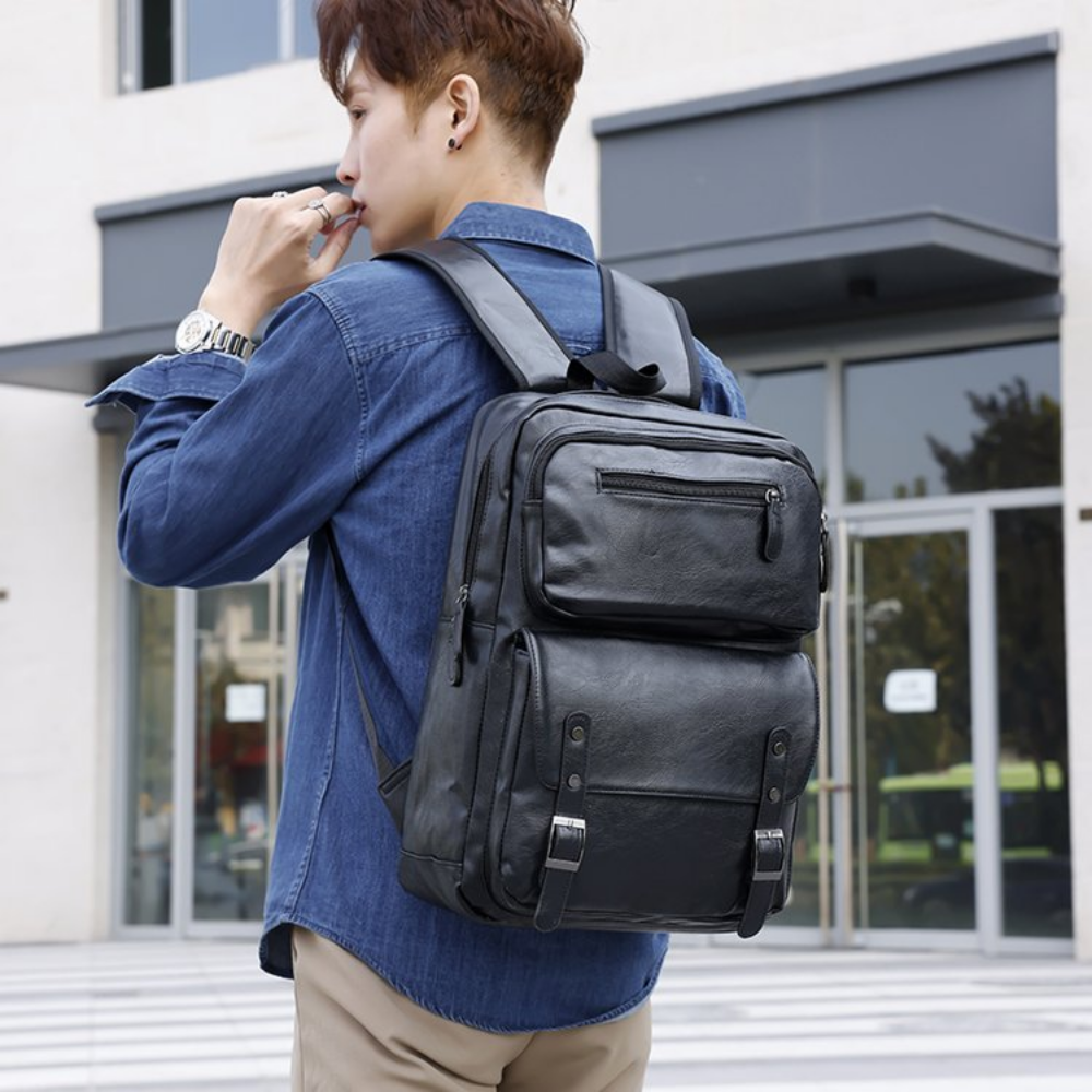 Mochila em Couro Brugee