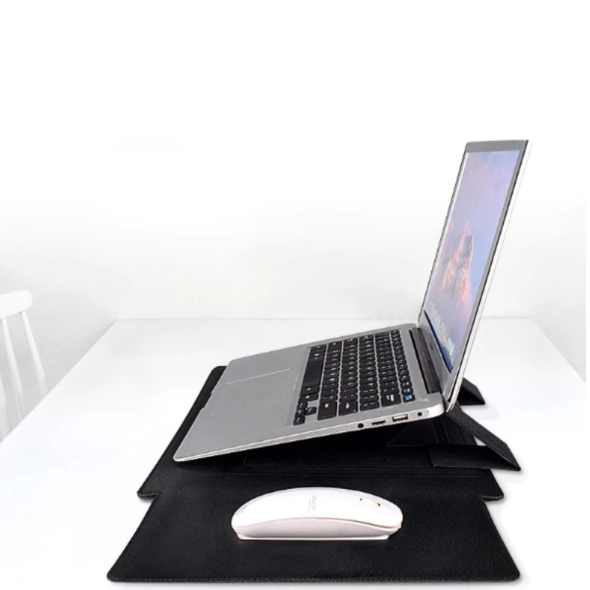 Capa Slim para Notebook em Couro Tecnológico com Suporte Dobrável
