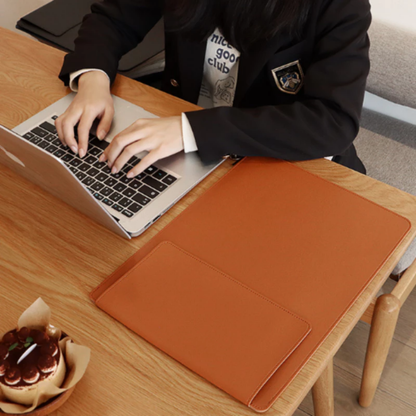 Capa Slim para Notebook em Couro Tecnológico com Suporte Dobrável