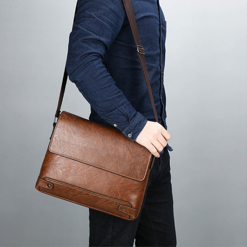 Bolsa Carteiro Transversal Masculina em Couro Firenze