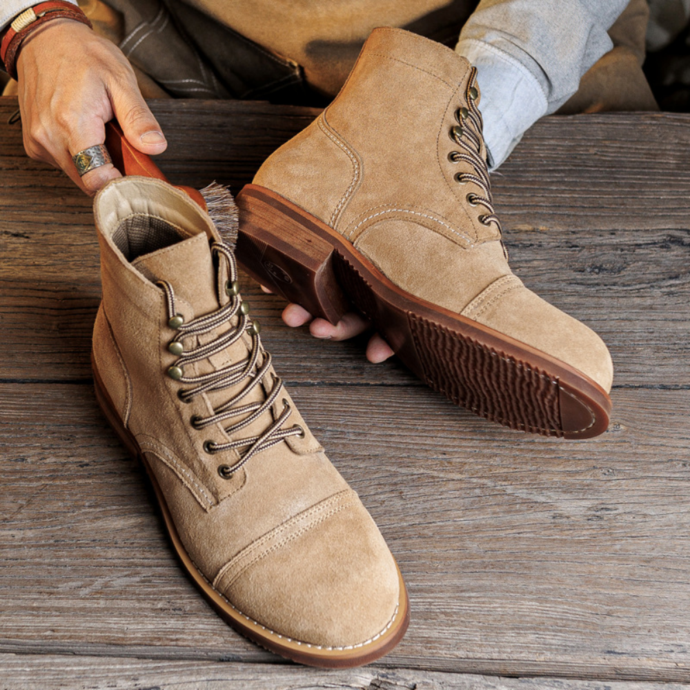 Bota Masculina em Couro Legítimo Camurça Theobald