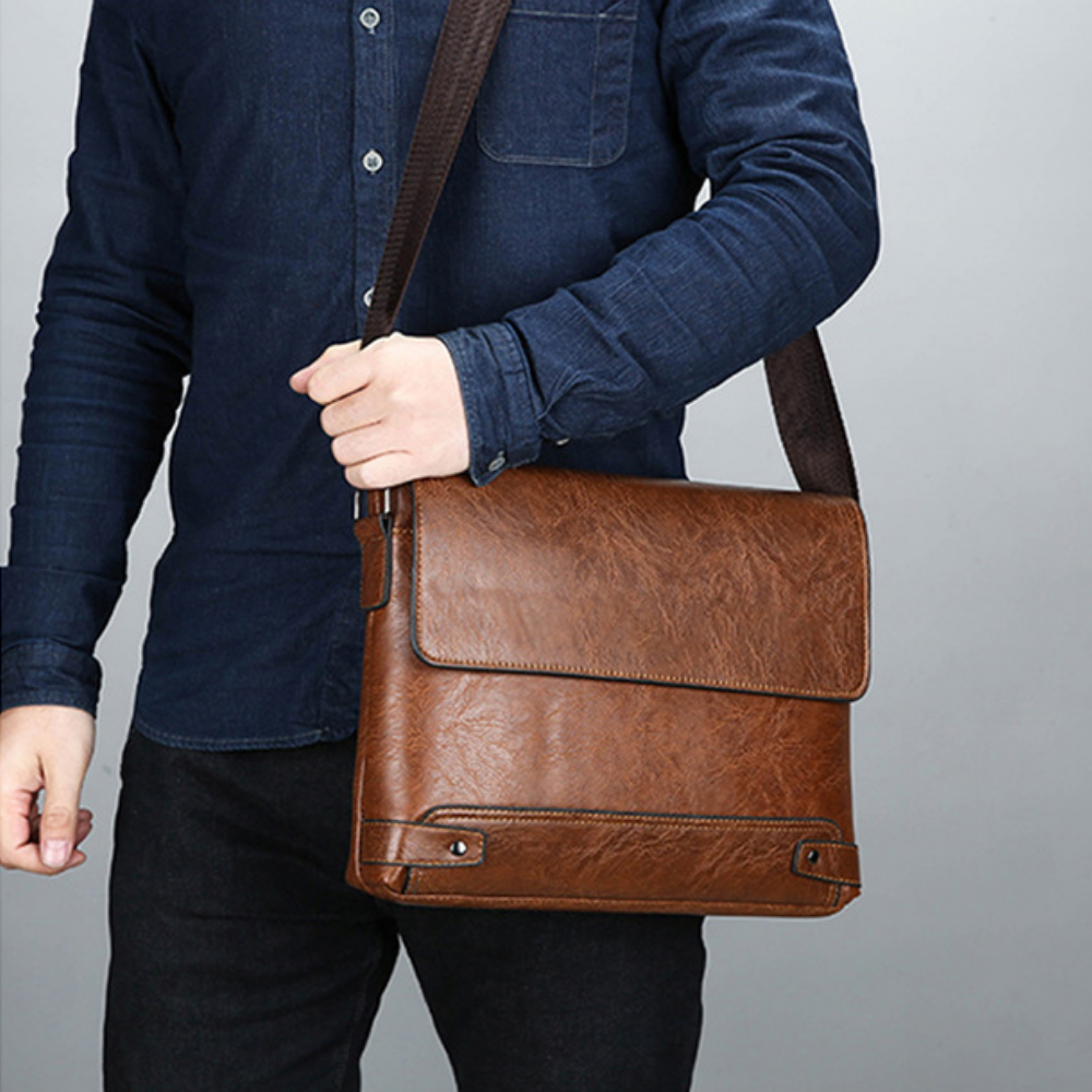 Bolsa Carteiro Transversal Masculina em Couro Firenze