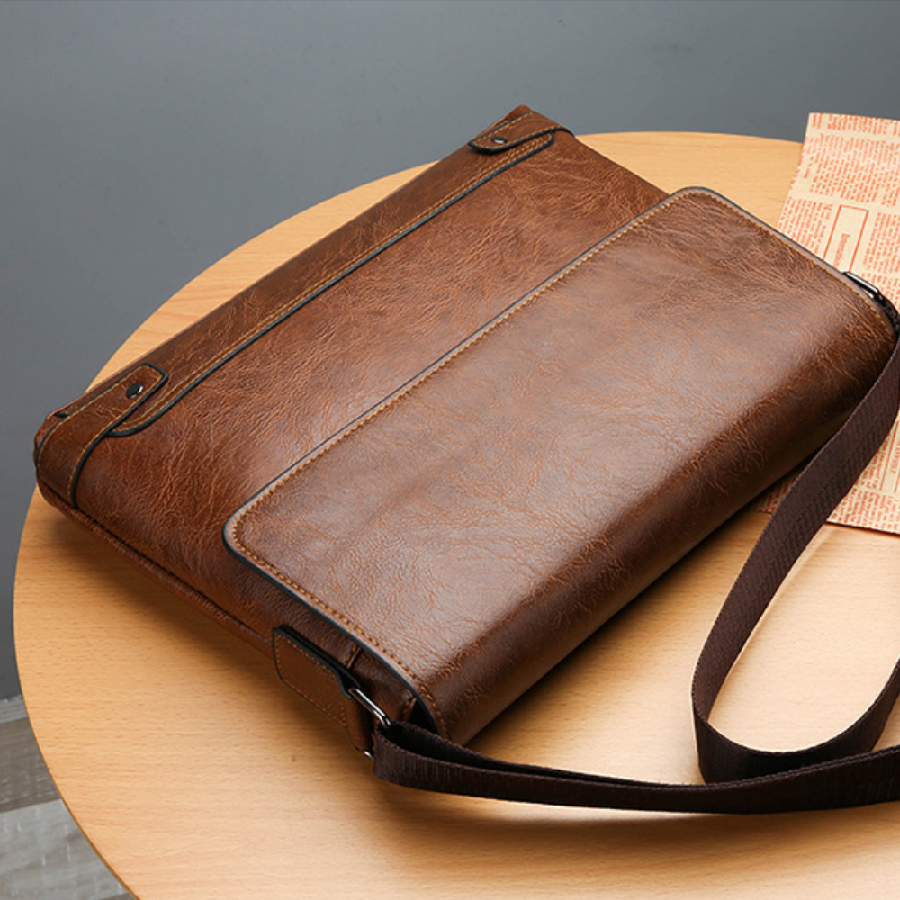 Bolsa Carteiro Transversal Masculina em Couro Firenze