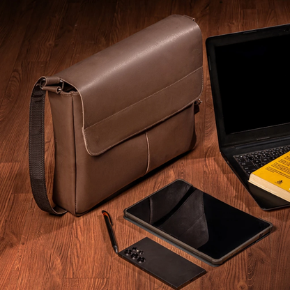 Bolsa Carteiro Masculina em Couro Legítimo Brisbane