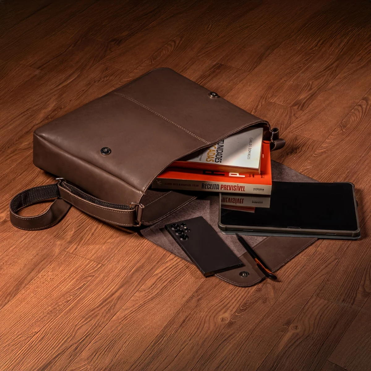 Bolsa Carteiro Masculina em Couro Legítimo Brisbane