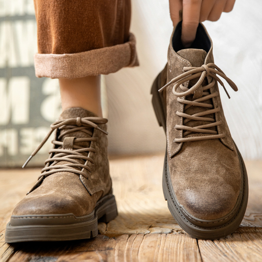 Bota Masculina em Couro Camurça Algernon – Estilo Workwear Clássico