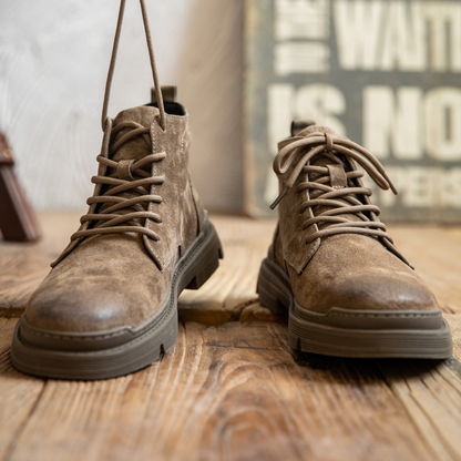Bota Masculina em Couro Camurça Algernon – Estilo Workwear Clássico