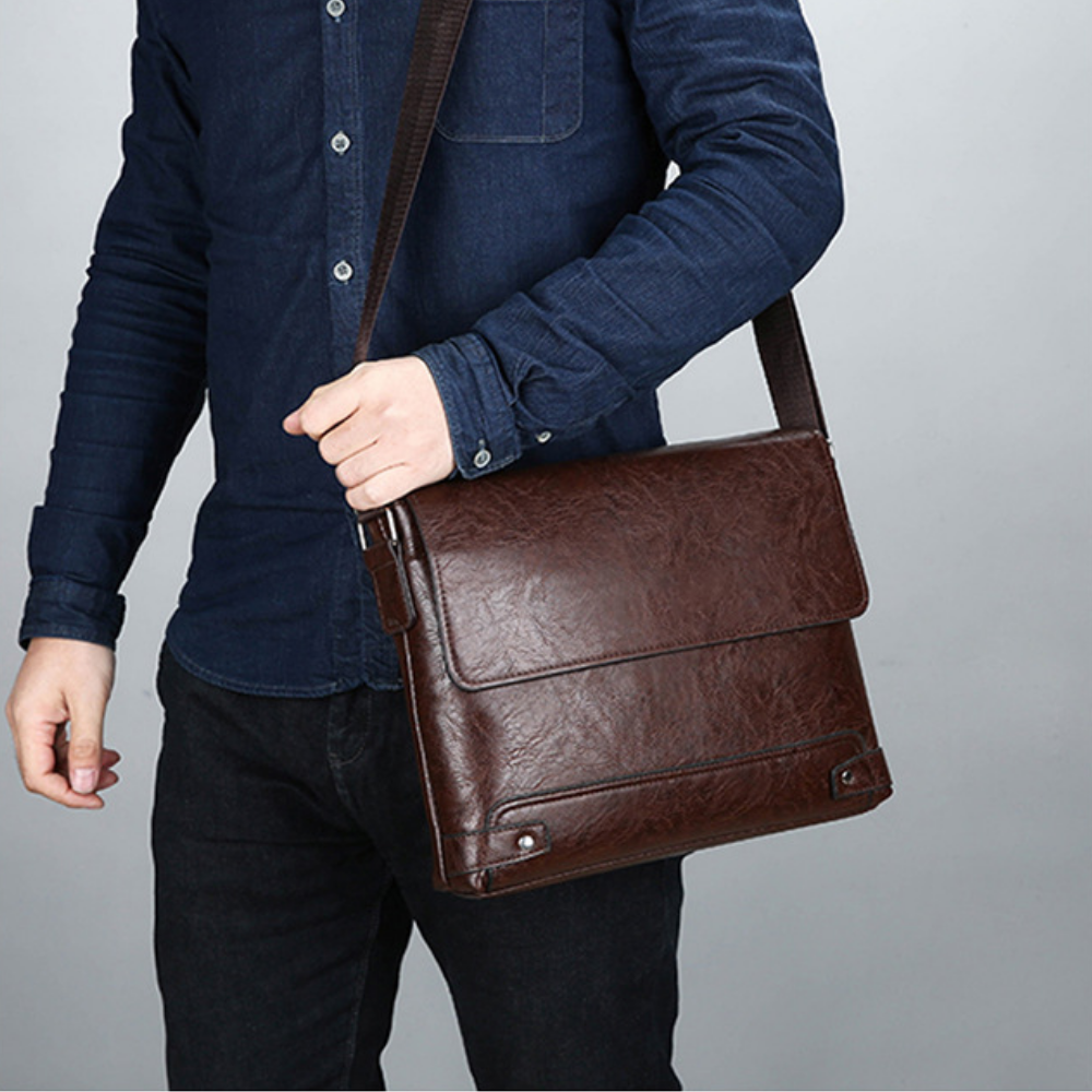 Bolsa Carteiro Transversal Masculina em Couro Firenze