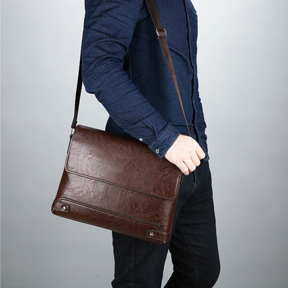Bolsa Carteiro Transversal Masculina em Couro Firenze