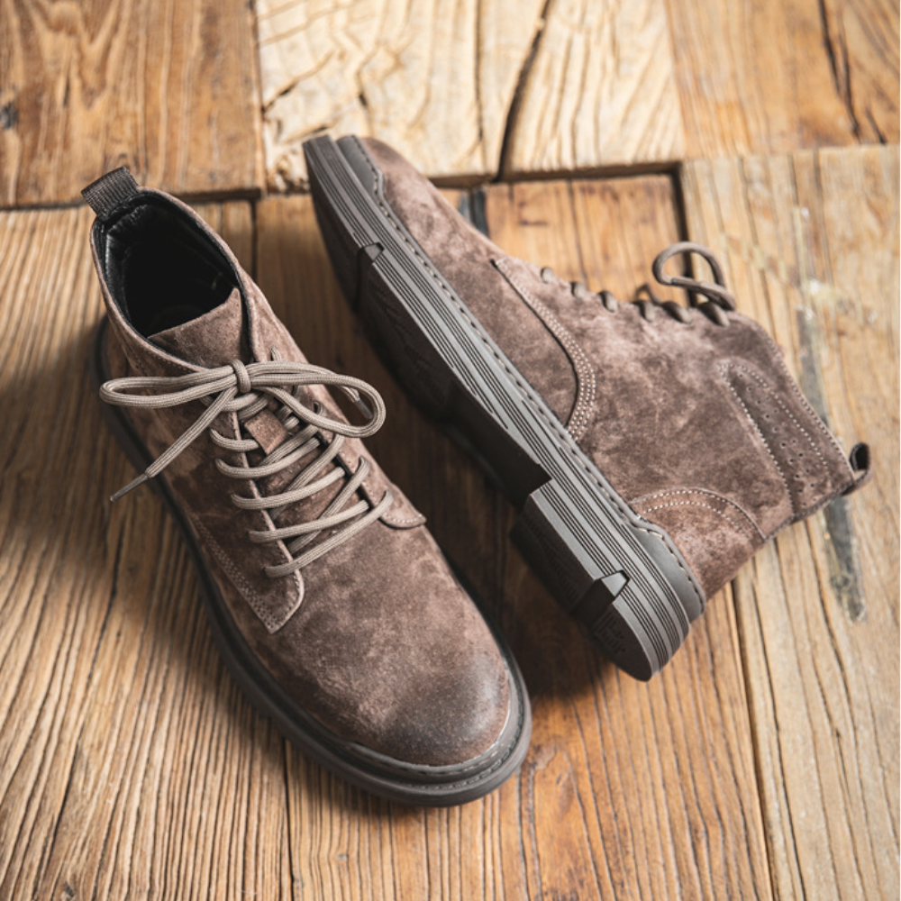 Bota Masculina em Couro Camurça Algernon – Estilo Workwear Clássico