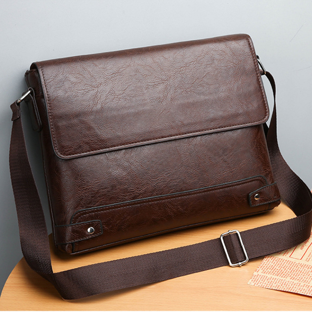 Bolsa Carteiro Transversal Masculina em Couro Firenze