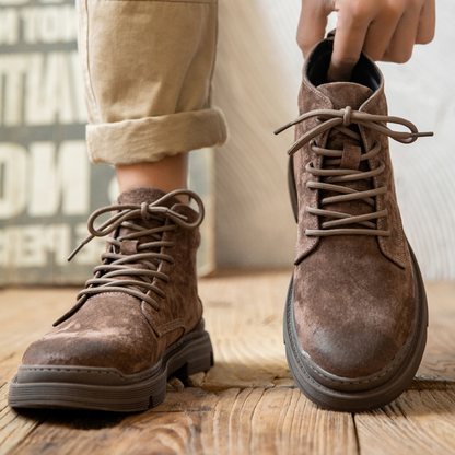 Bota Masculina em Couro Camurça Algernon – Estilo Workwear Clássico