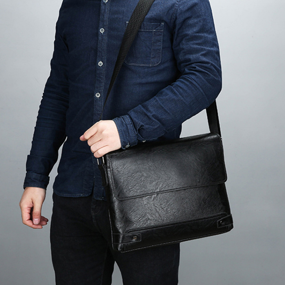 Bolsa Carteiro Transversal Masculina em Couro Firenze