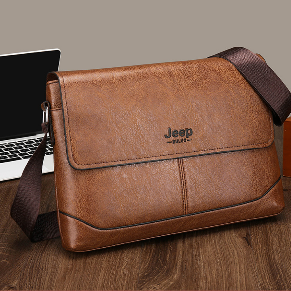 Bolsa Carteiro Transversal Masculina em Couro Jeep