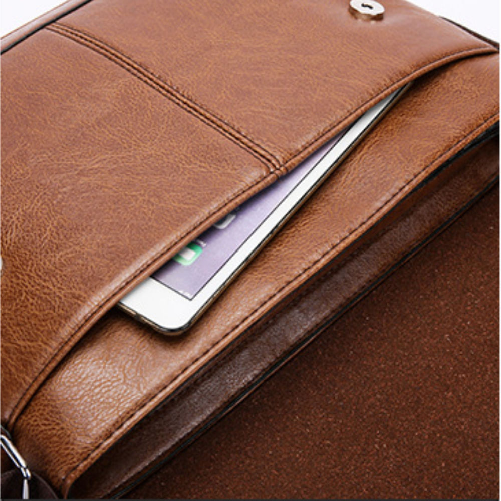 Bolsa Carteiro Transversal Masculina em Couro Jeep