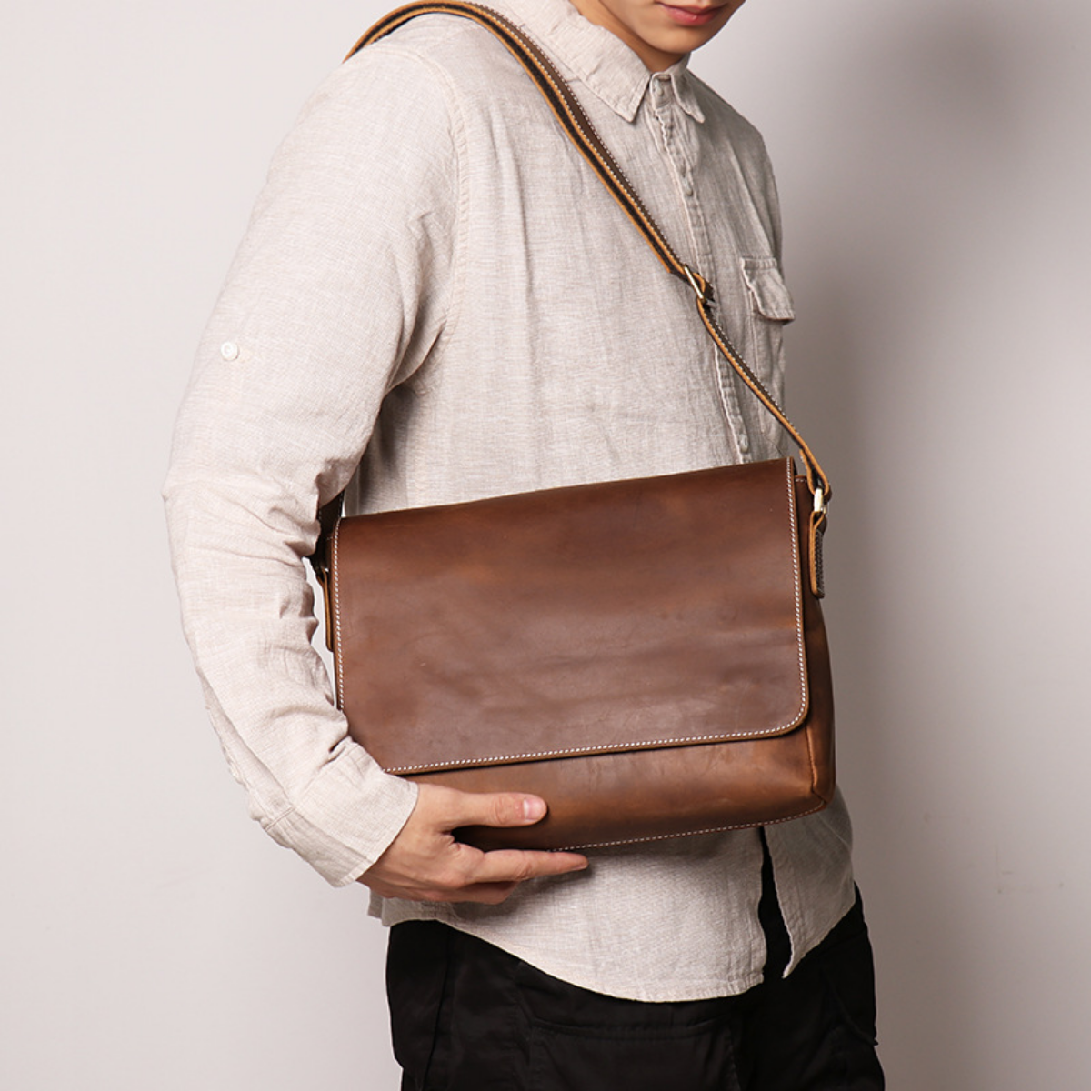 Bolsa Carteiro Masculina em Couro Legítimo Denver