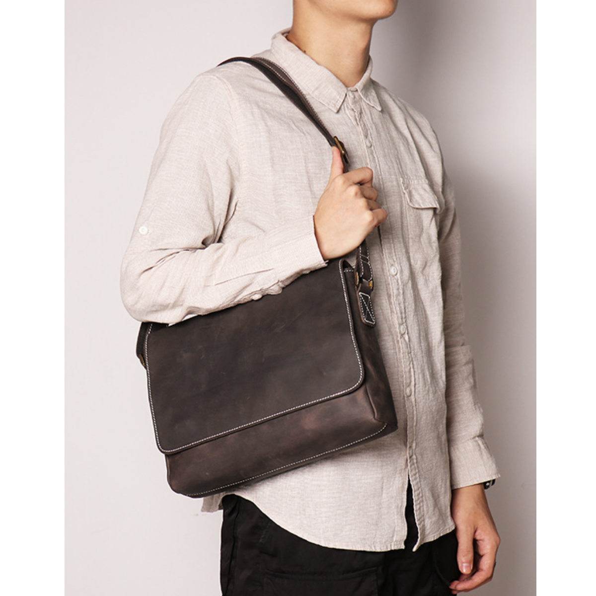 Bolsa Carteiro Masculina em Couro Legítimo Denver