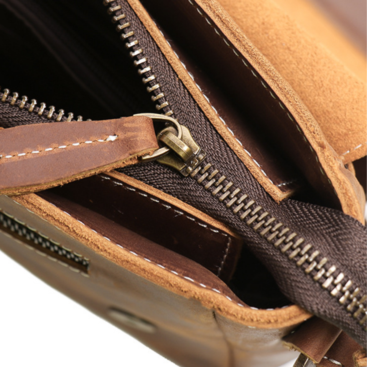 Bolsa Carteiro Masculina em Couro Legítimo Denver