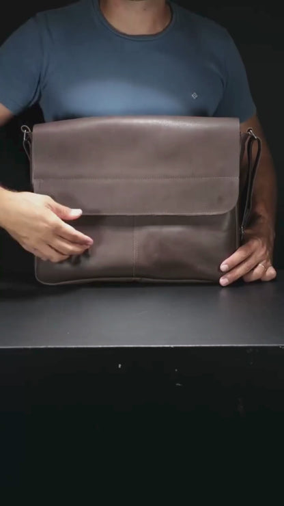 Bolsa Carteiro Masculina em Couro Legítimo Brisbane